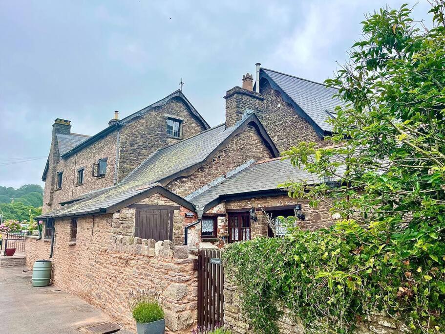 Stone Built Barn In A Beautiful Rural Setting Βίλα Llangwm-Isaf Εξωτερικό φωτογραφία