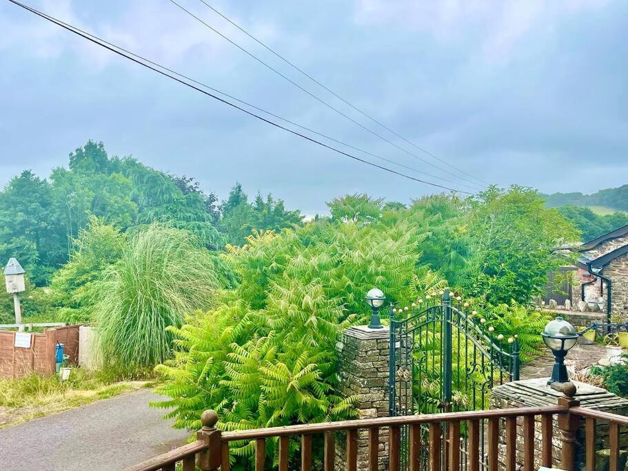 Stone Built Barn In A Beautiful Rural Setting Βίλα Llangwm-Isaf Εξωτερικό φωτογραφία