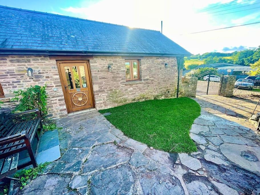 Stone Built Barn In A Beautiful Rural Setting Βίλα Llangwm-Isaf Εξωτερικό φωτογραφία